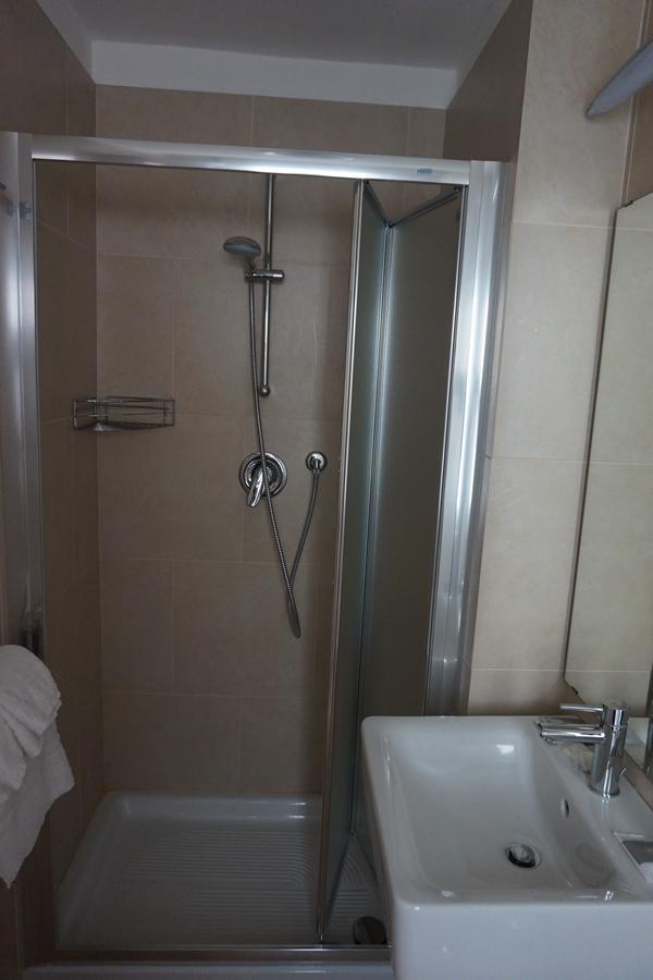 Triple Room,639044679:JPEG